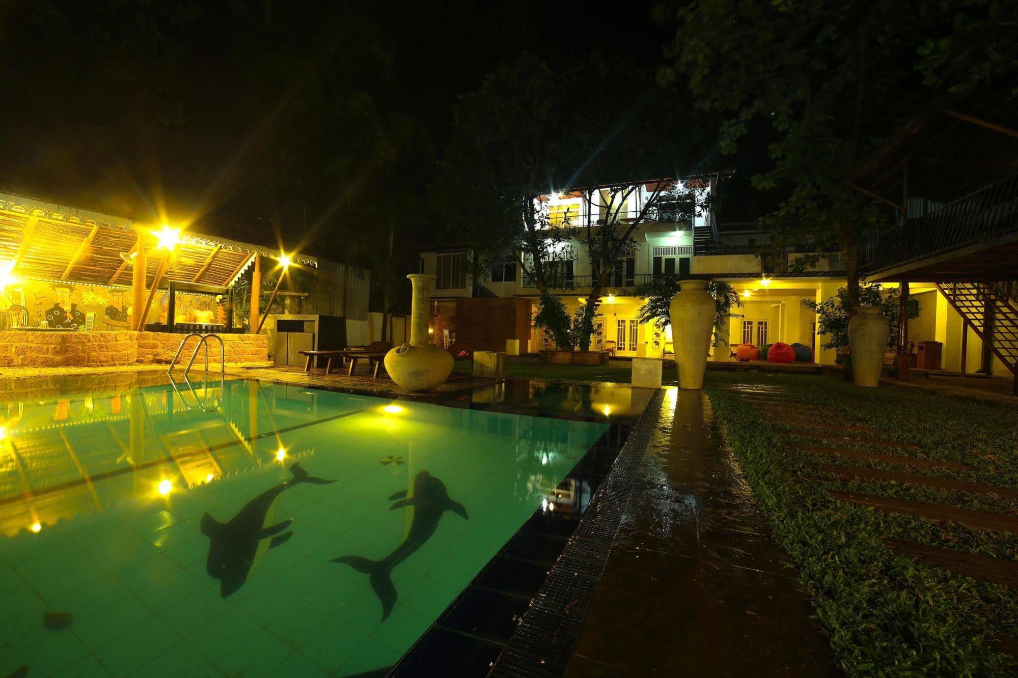 Hostel City Hub Colombo Airport Katunayaka Dış mekan fotoğraf